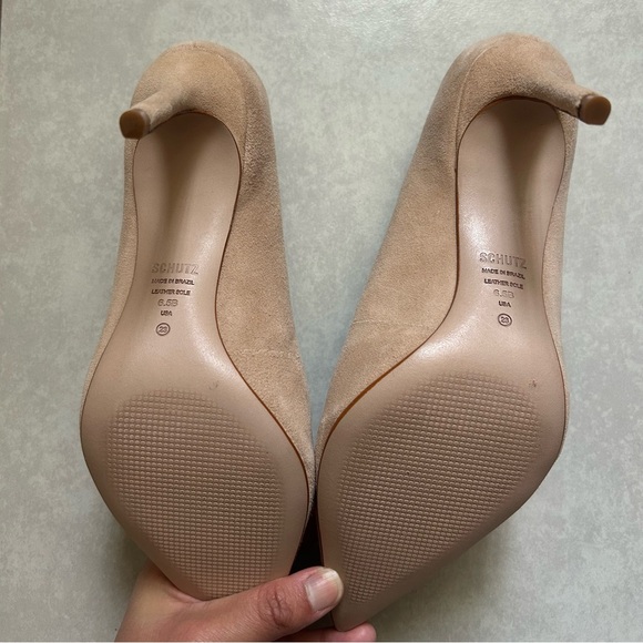 Schutz Lou pointed-toe pump in a honey beige suede - Picture 5 of 9